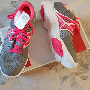Nwt new balance sneakers